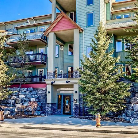 Canmore Mountain View Loft Apartment Heated Outdoor Pool Eksteriør billede